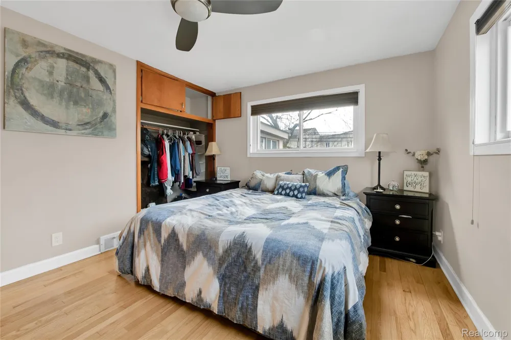 10070 Buckingham Avenue Allen Park City, MI 48101