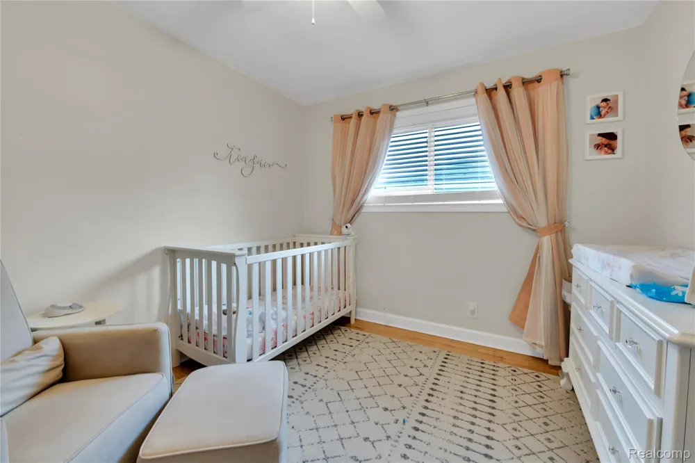 10070 Buckingham Avenue Allen Park City, MI 48101