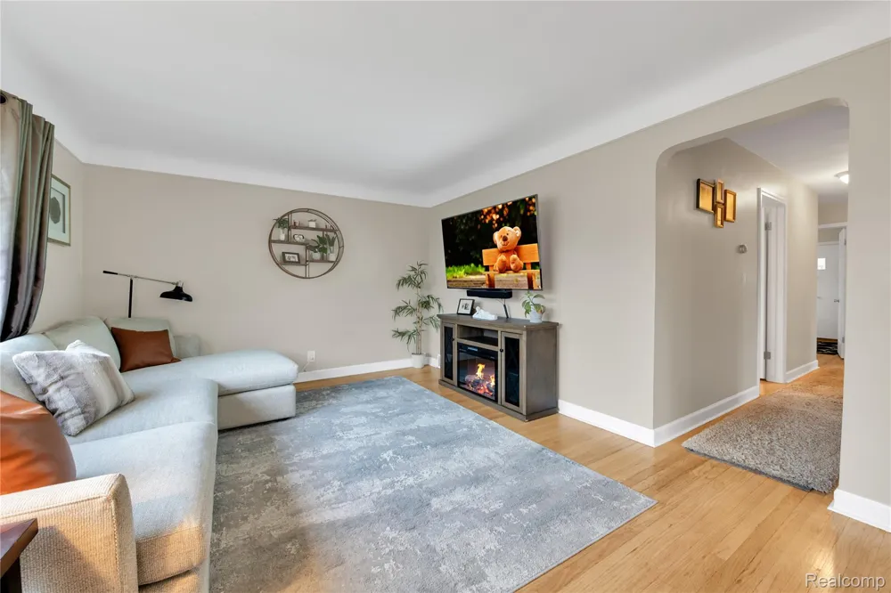 10070 Buckingham Avenue Allen Park City, MI 48101