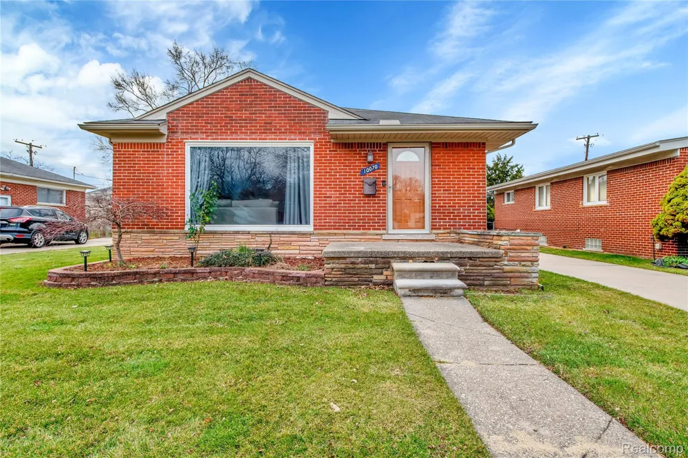 10070 Buckingham Avenue Allen Park City, MI 48101