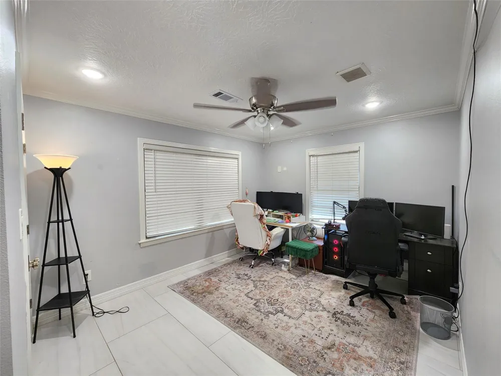 3416 Avenue Nederland, TX 77627