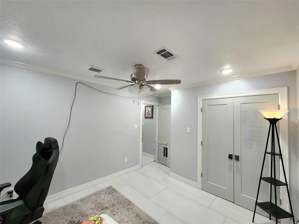 3416 Avenue Nederland, TX 77627