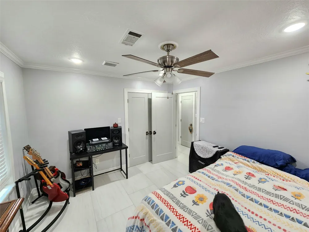 3416 Avenue Nederland, TX 77627