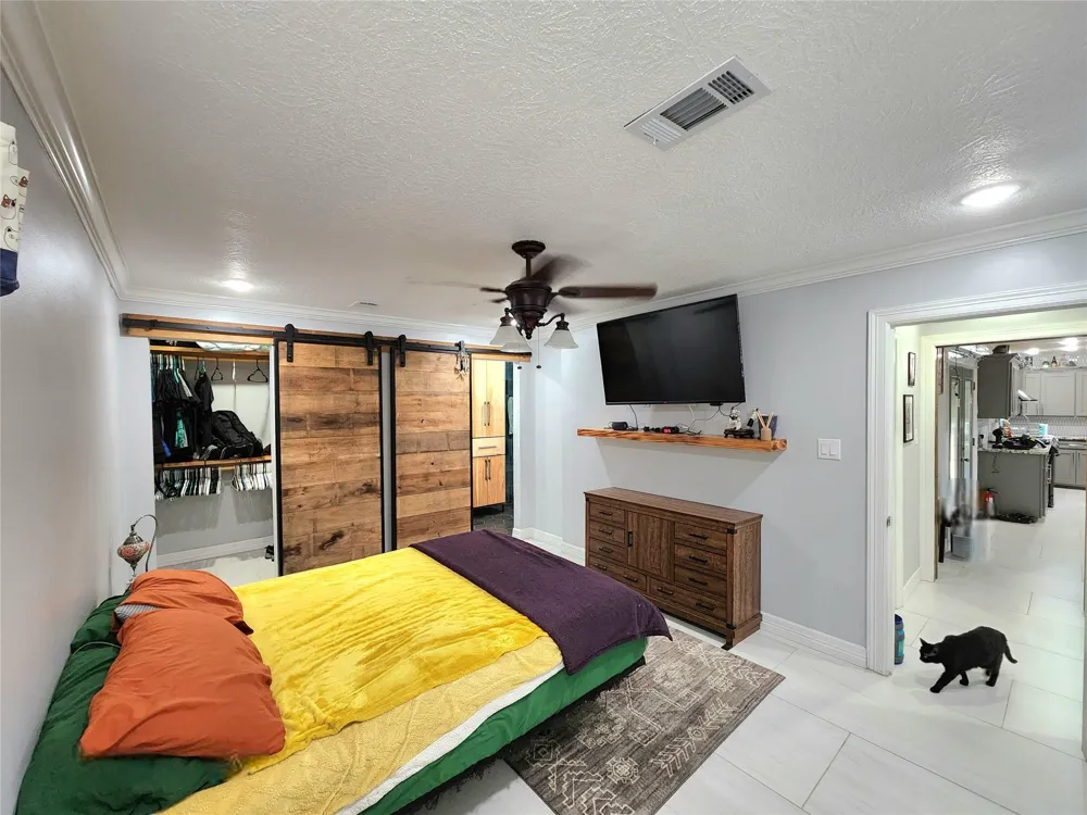 3416 Avenue Nederland, TX 77627