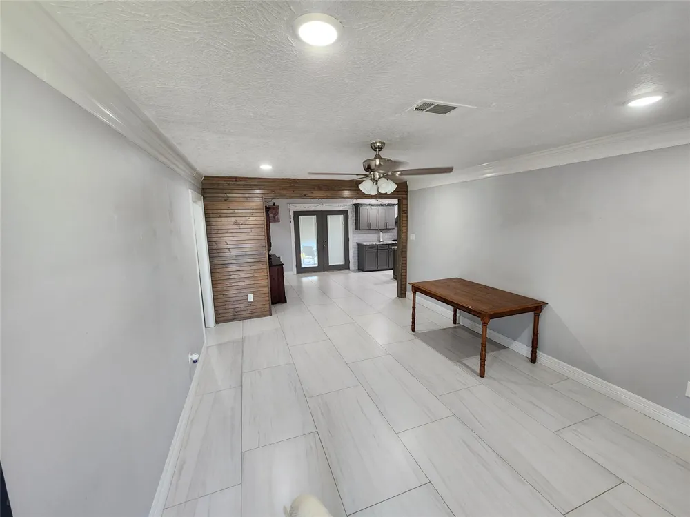 3416 Avenue Nederland, TX 77627