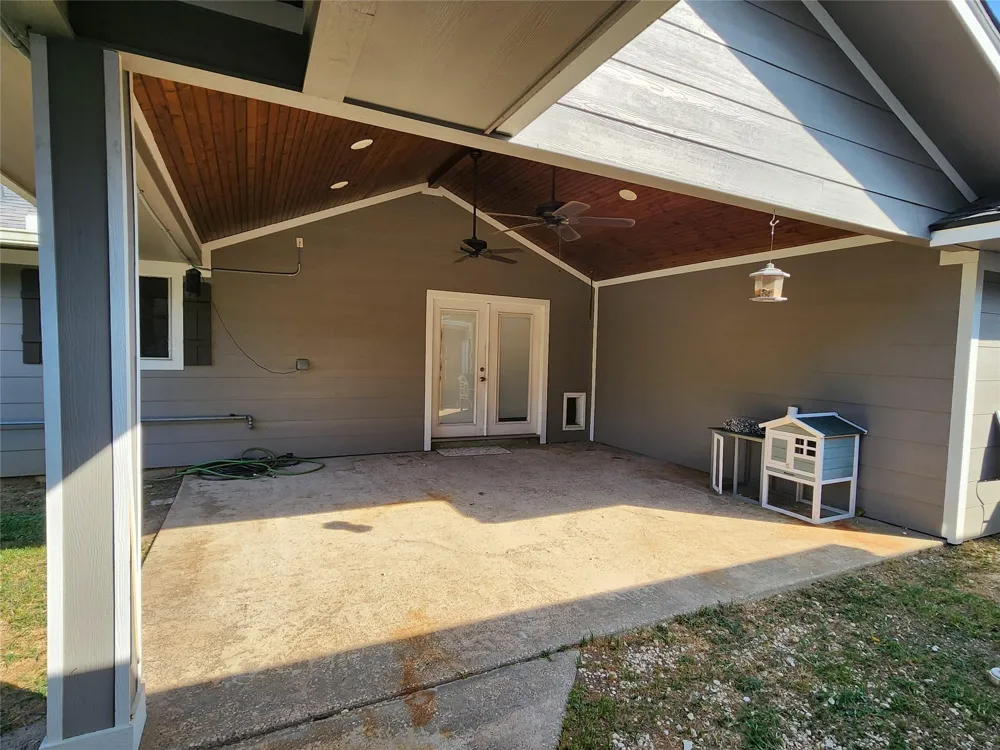 3416 Avenue Nederland, TX 77627
