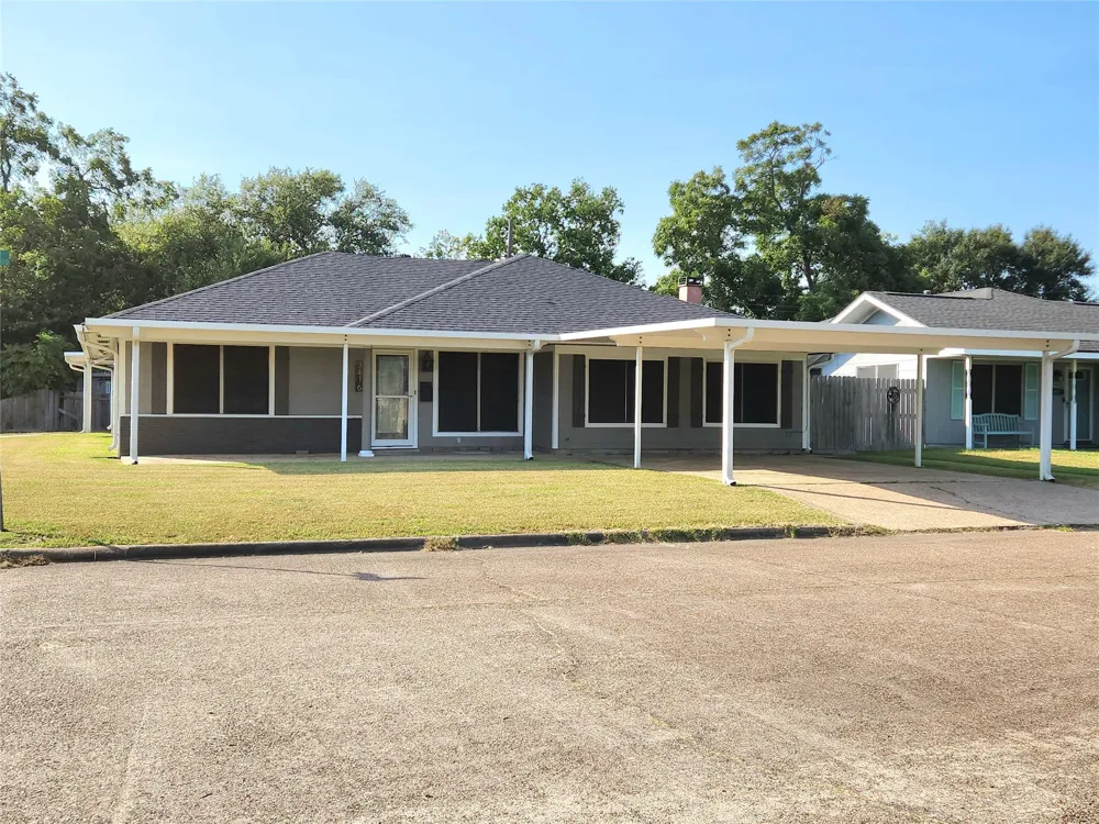 3416 Avenue Nederland, TX 77627