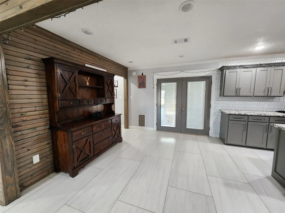 3416 Avenue Nederland, TX 77627