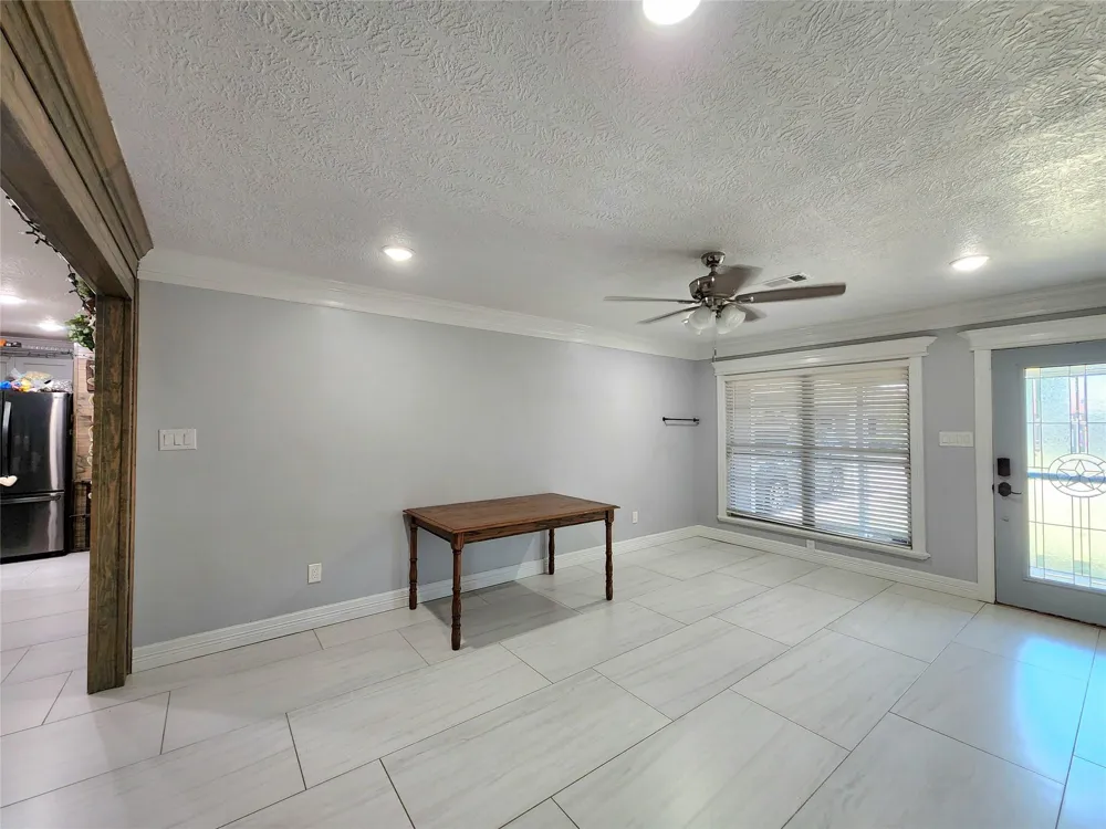 3416 Avenue Nederland, TX 77627