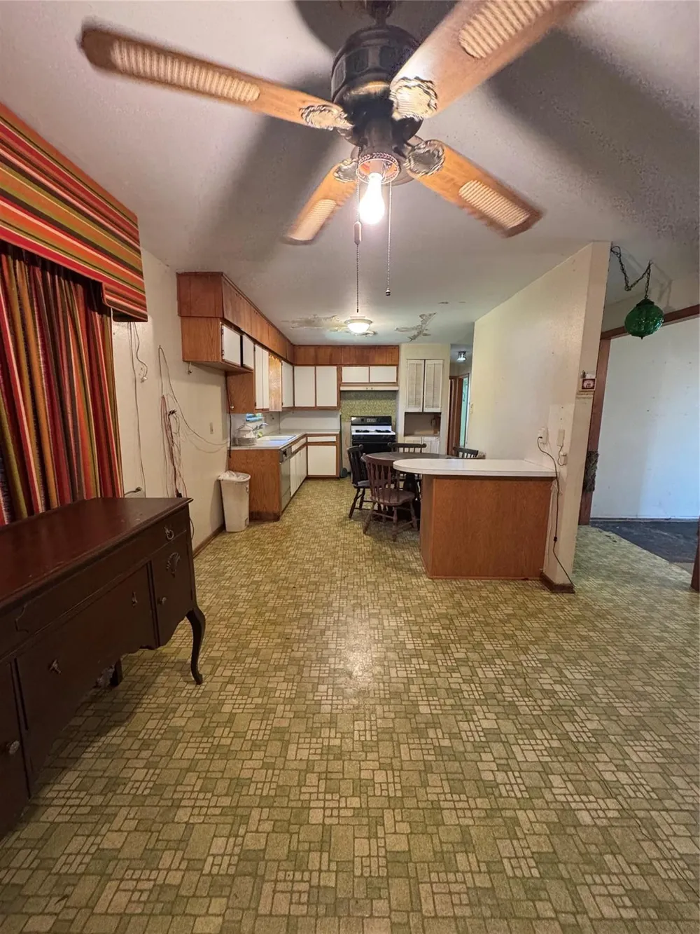 416 Mertie Palacios, TX 77465