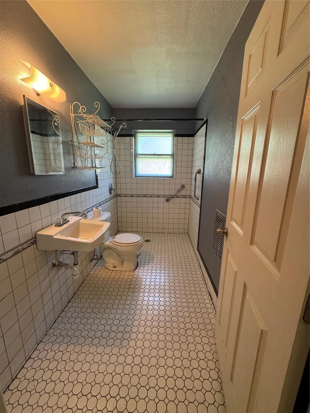 416 Mertie Palacios, TX 77465
