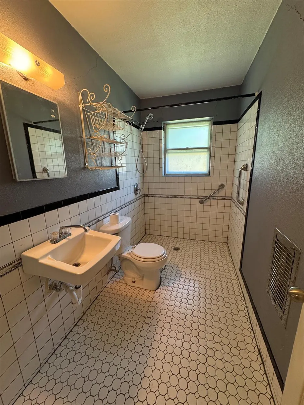 416 Mertie Palacios, TX 77465