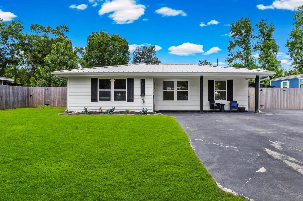 131 County Road 2364 Hardin, TX 77575