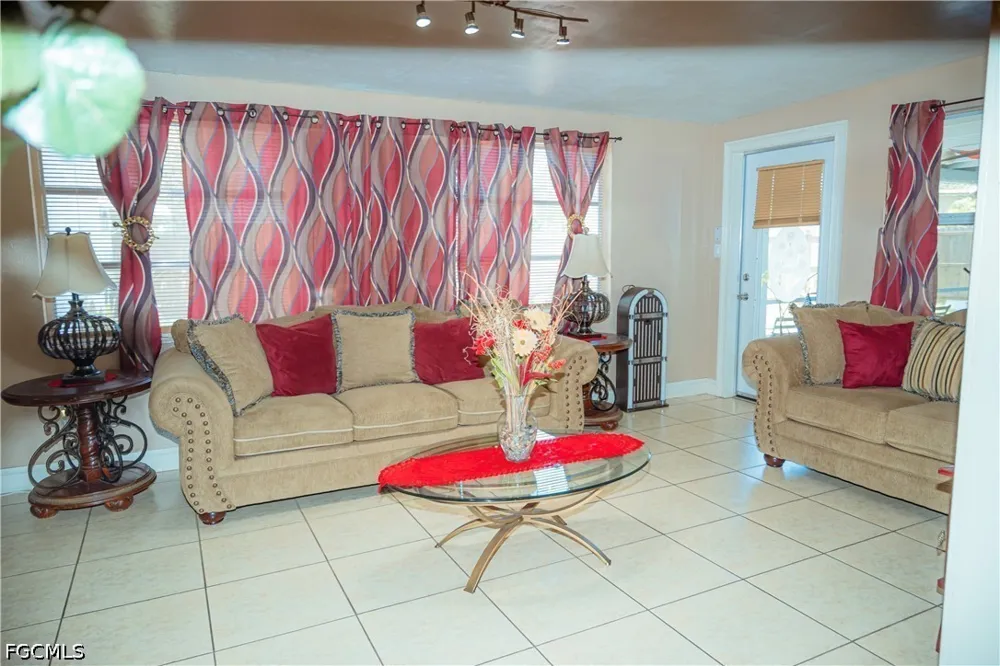 1st Street Fort Myers, FL 33905