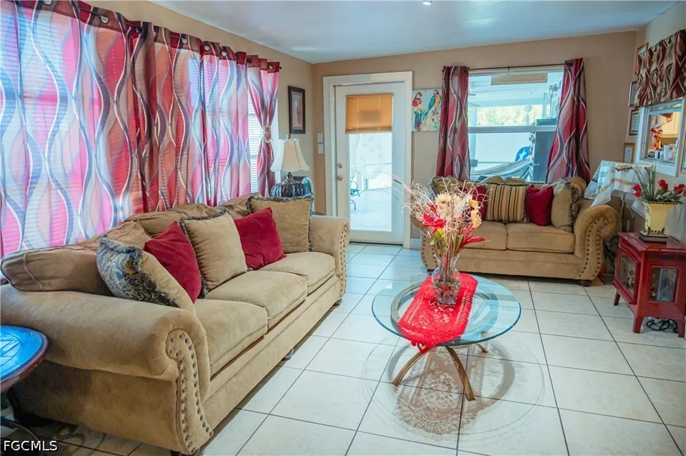 1st Street Fort Myers, FL 33905