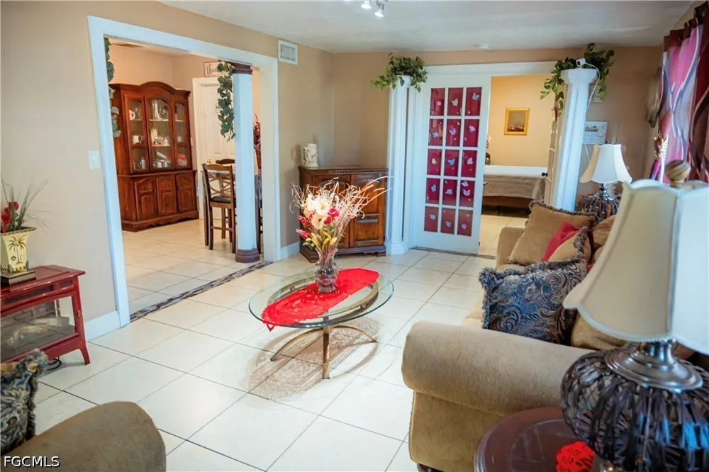 1st Street Fort Myers, FL 33905