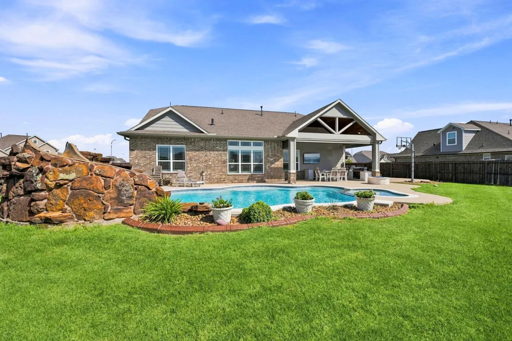 14610 Saratoga Lane Mont Belvieu, TX 77523