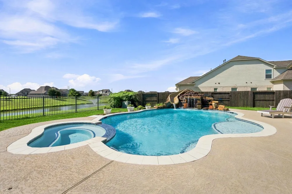 14610 Saratoga Lane Mont Belvieu, TX 77523