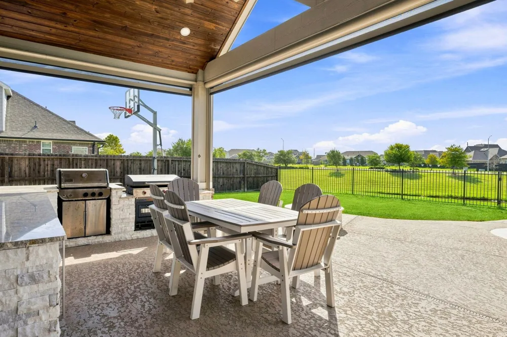 14610 Saratoga Lane Mont Belvieu, TX 77523