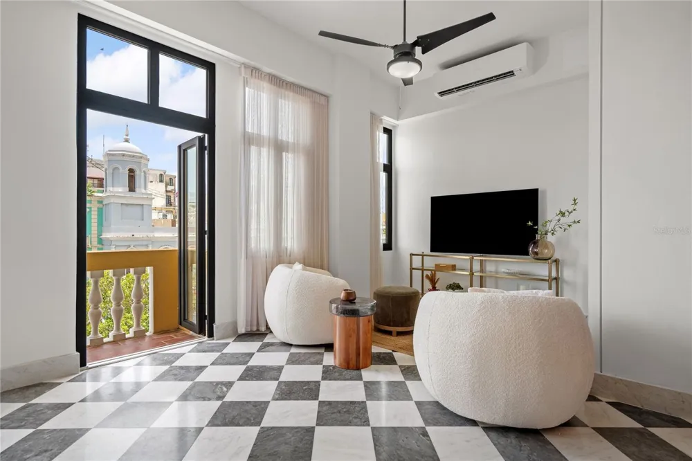 152 PLAZA DE ARMAS #302 San Juan, PR 00901