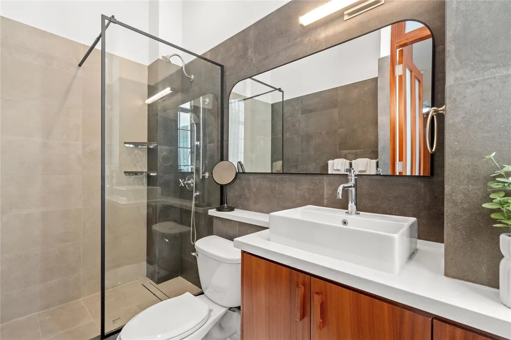 152 PLAZA DE ARMAS #302 San Juan, PR 00901