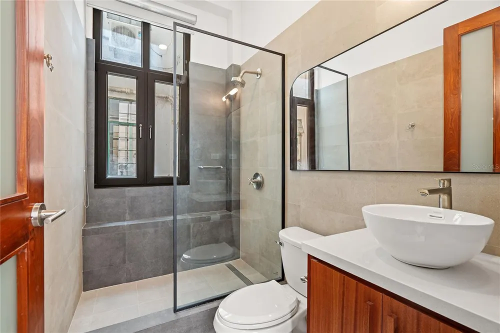 152 PLAZA DE ARMAS #302 San Juan, PR 00901