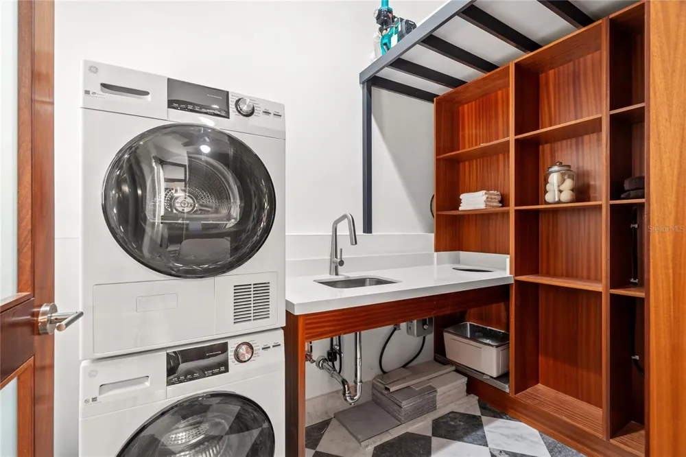 152 PLAZA DE ARMAS #302 San Juan, PR 00901