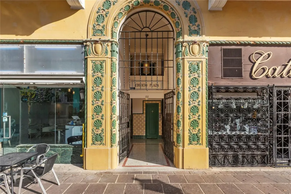 152 PLAZA DE ARMAS #302 San Juan, PR 00901