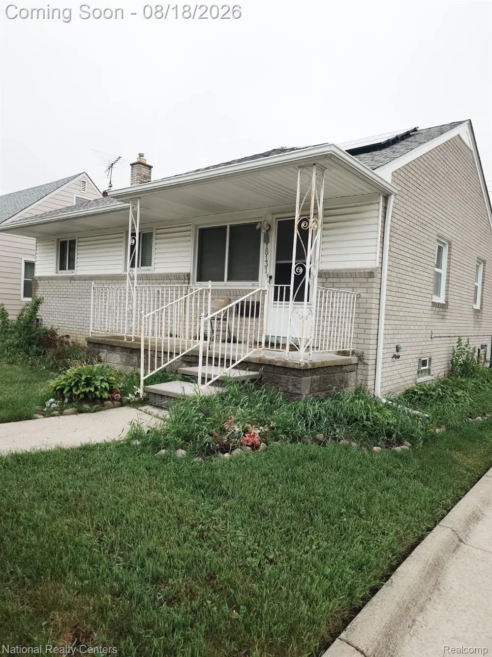 18131 Oak Avenue Eastpointe City, MI 48021