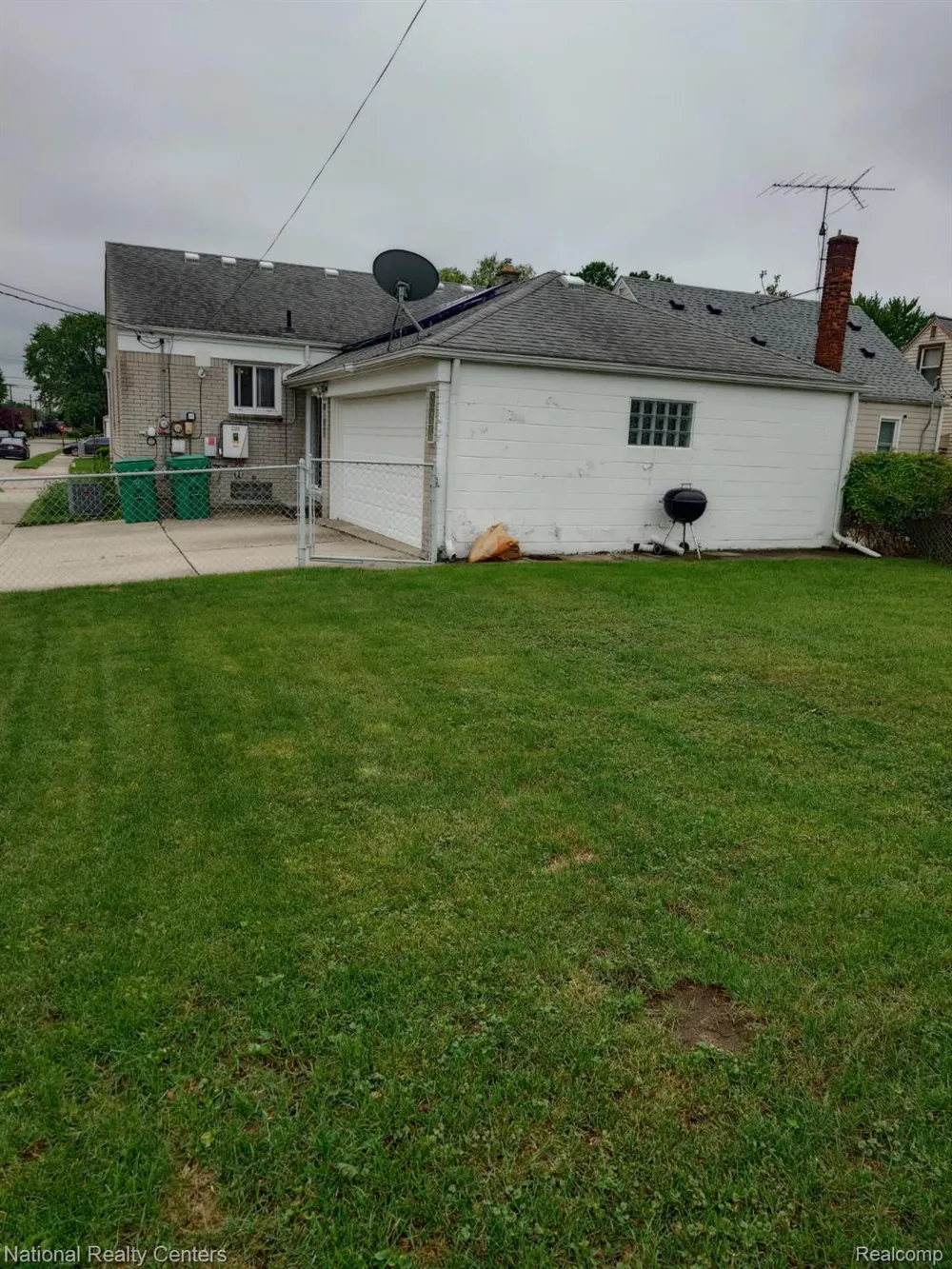 18131 Oak Avenue Eastpointe City, MI 48021