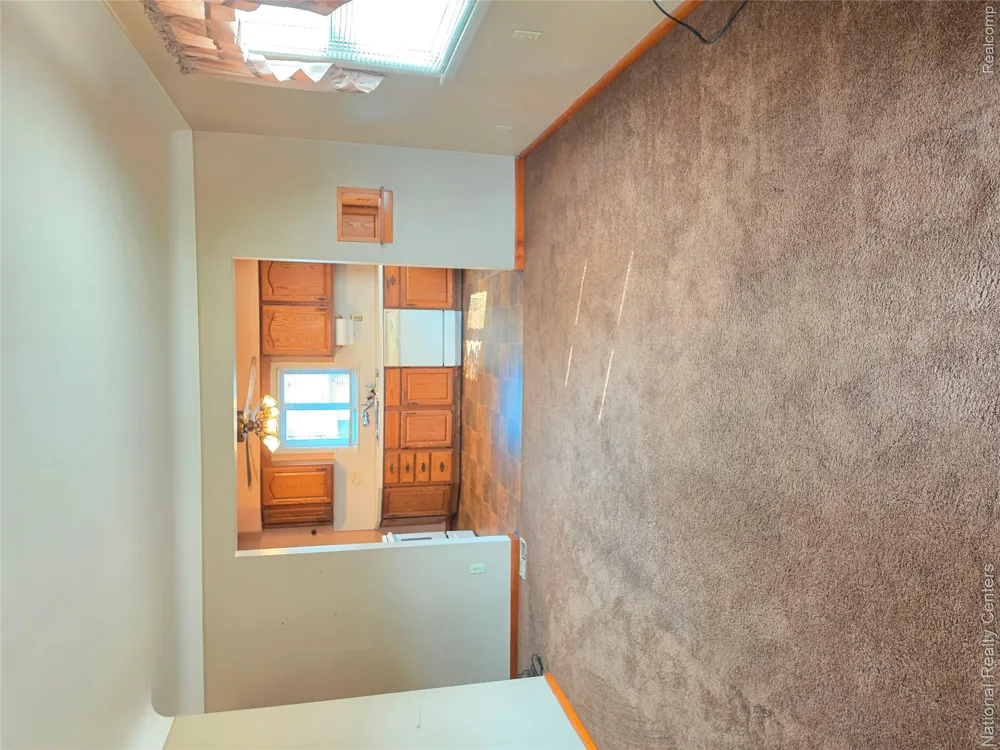 18131 Oak Avenue Eastpointe City, MI 48021