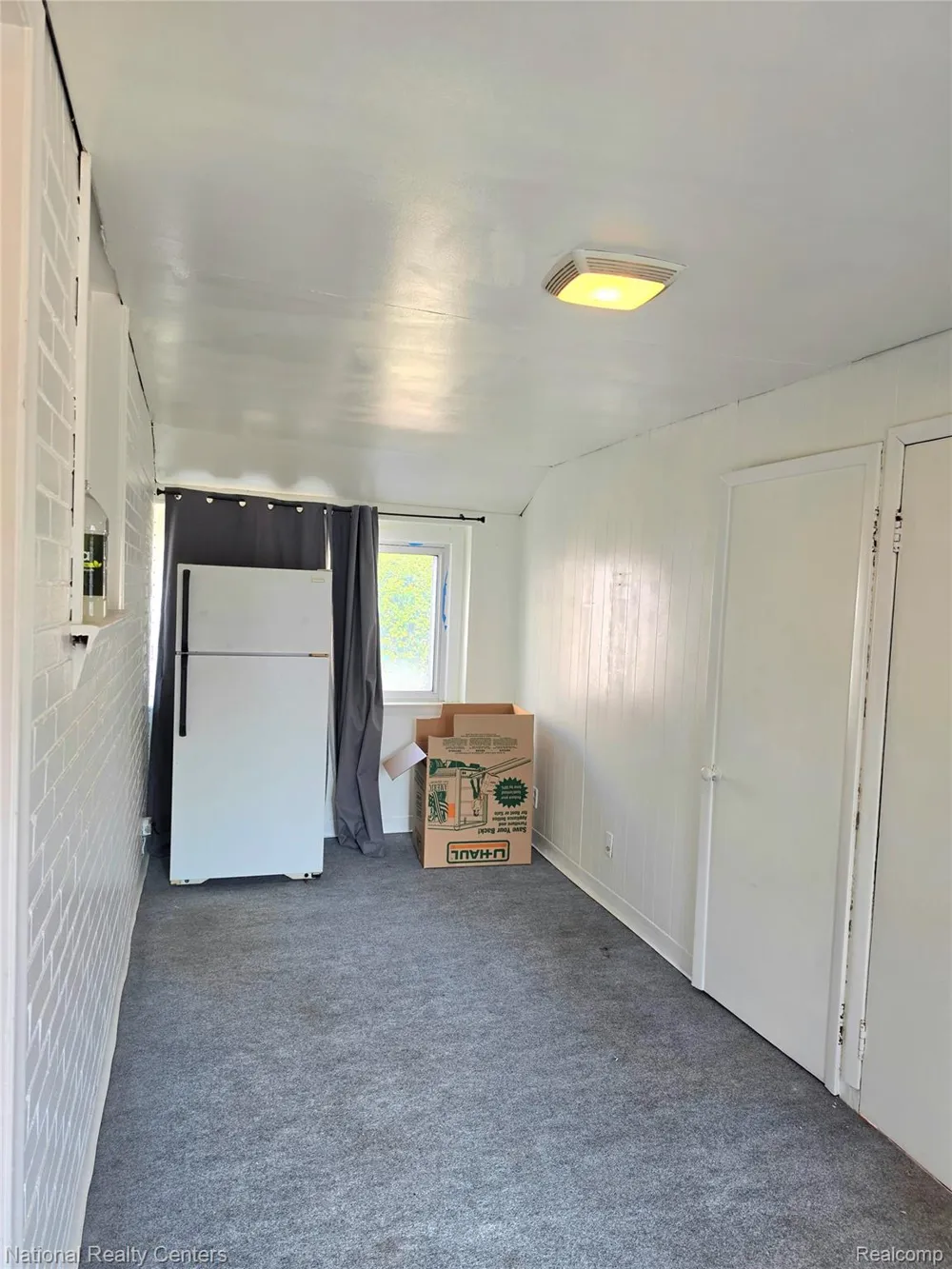 18131 Oak Avenue Eastpointe City, MI 48021