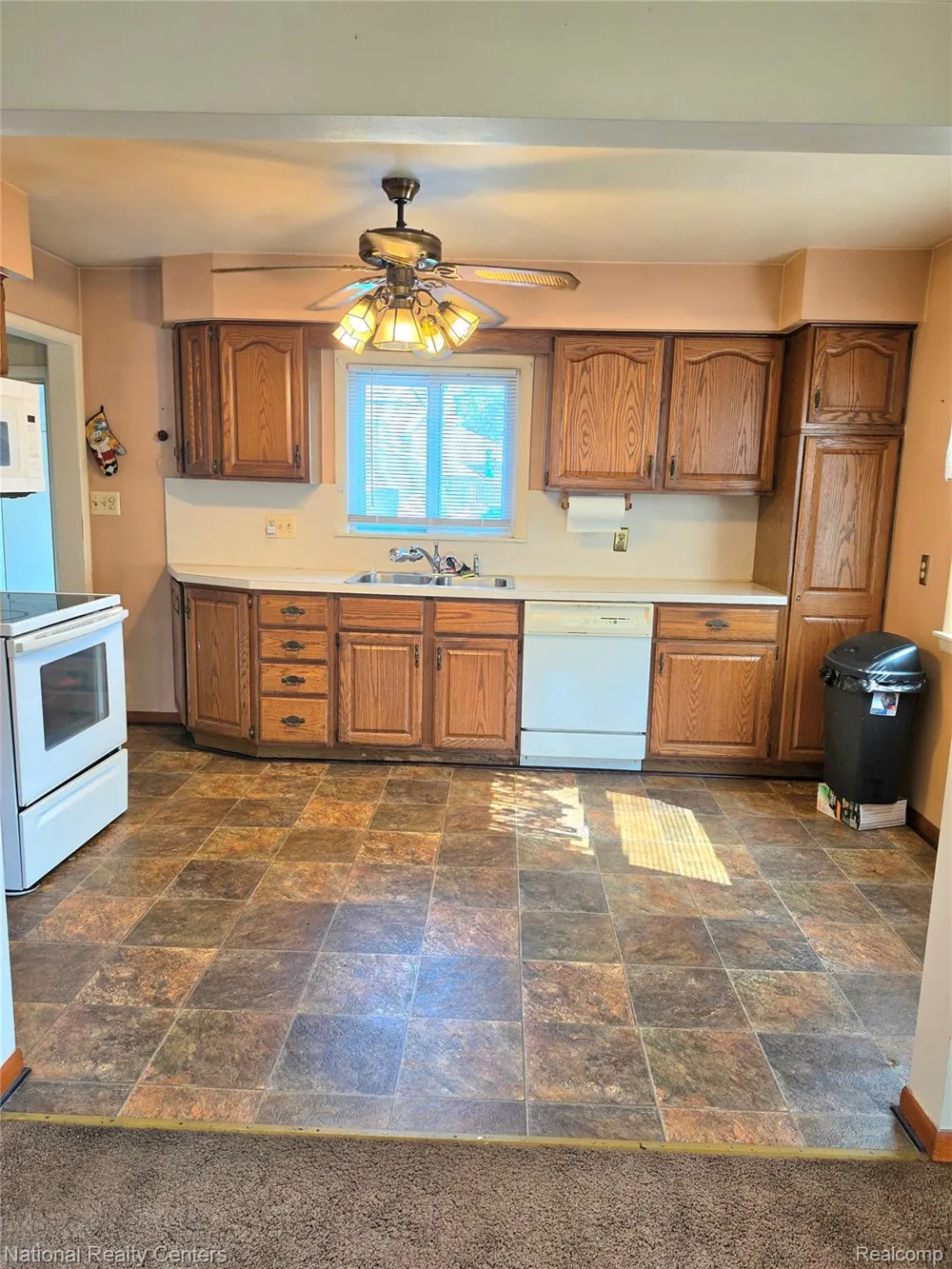 18131 Oak Avenue Eastpointe City, MI 48021