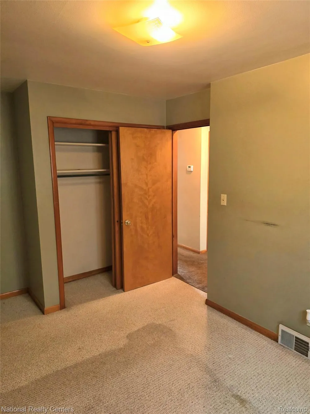 18131 Oak Avenue Eastpointe City, MI 48021