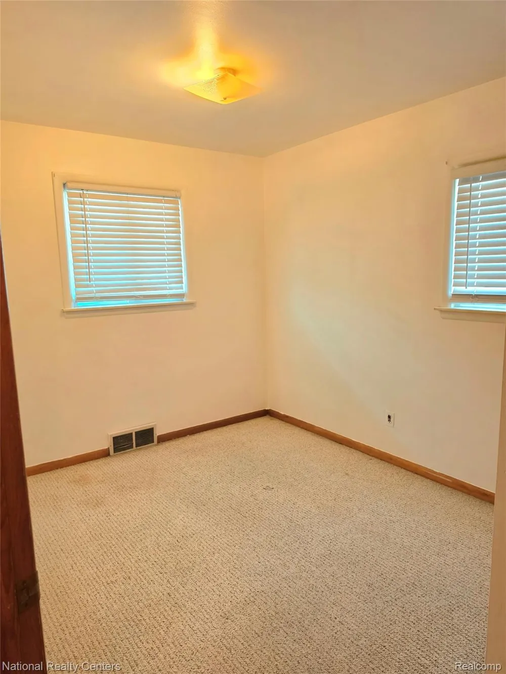 18131 Oak Avenue Eastpointe City, MI 48021