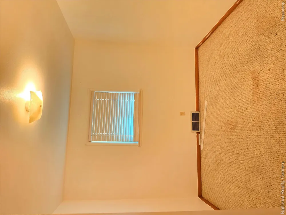 18131 Oak Avenue Eastpointe City, MI 48021