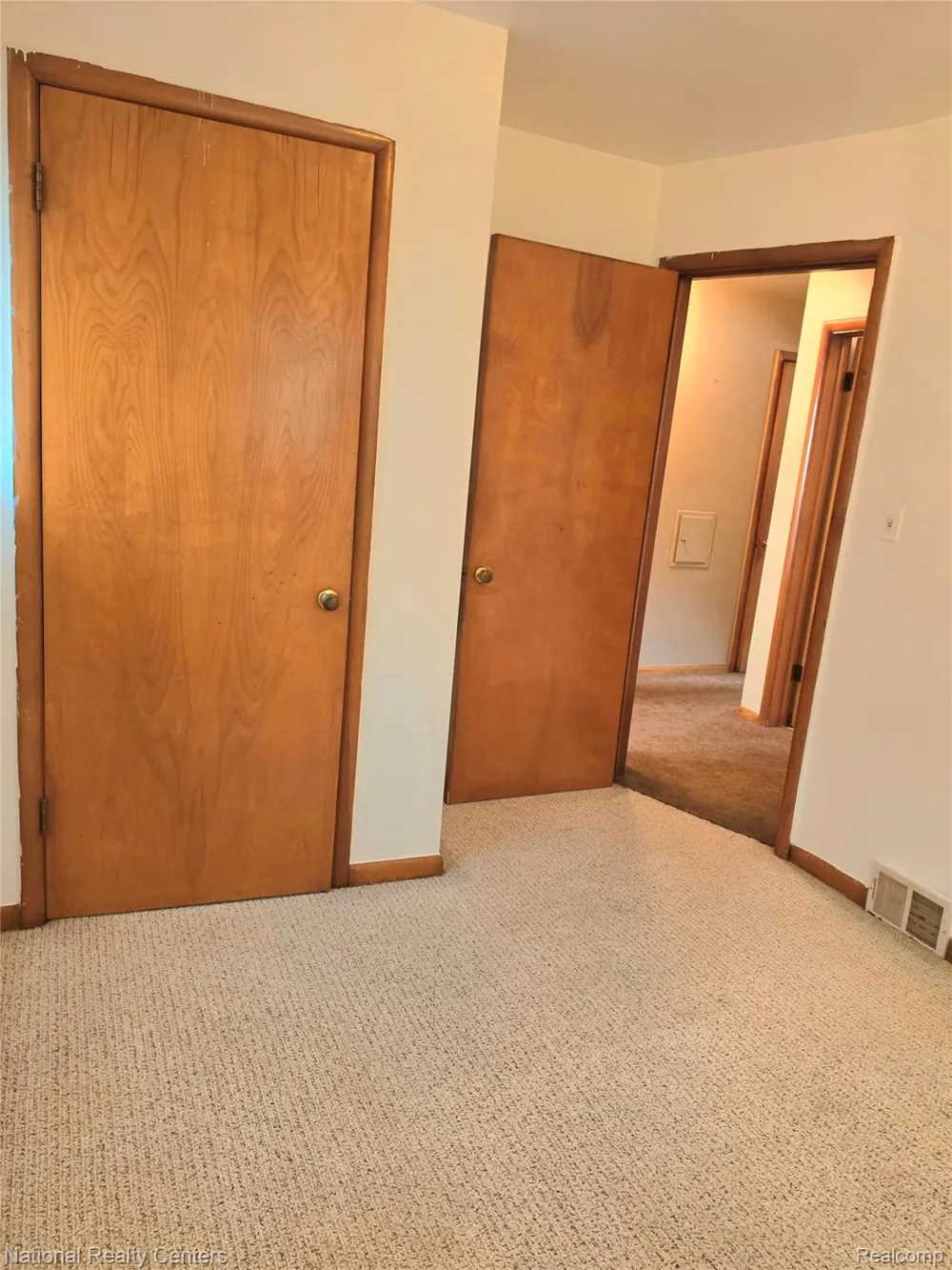 18131 Oak Avenue Eastpointe City, MI 48021
