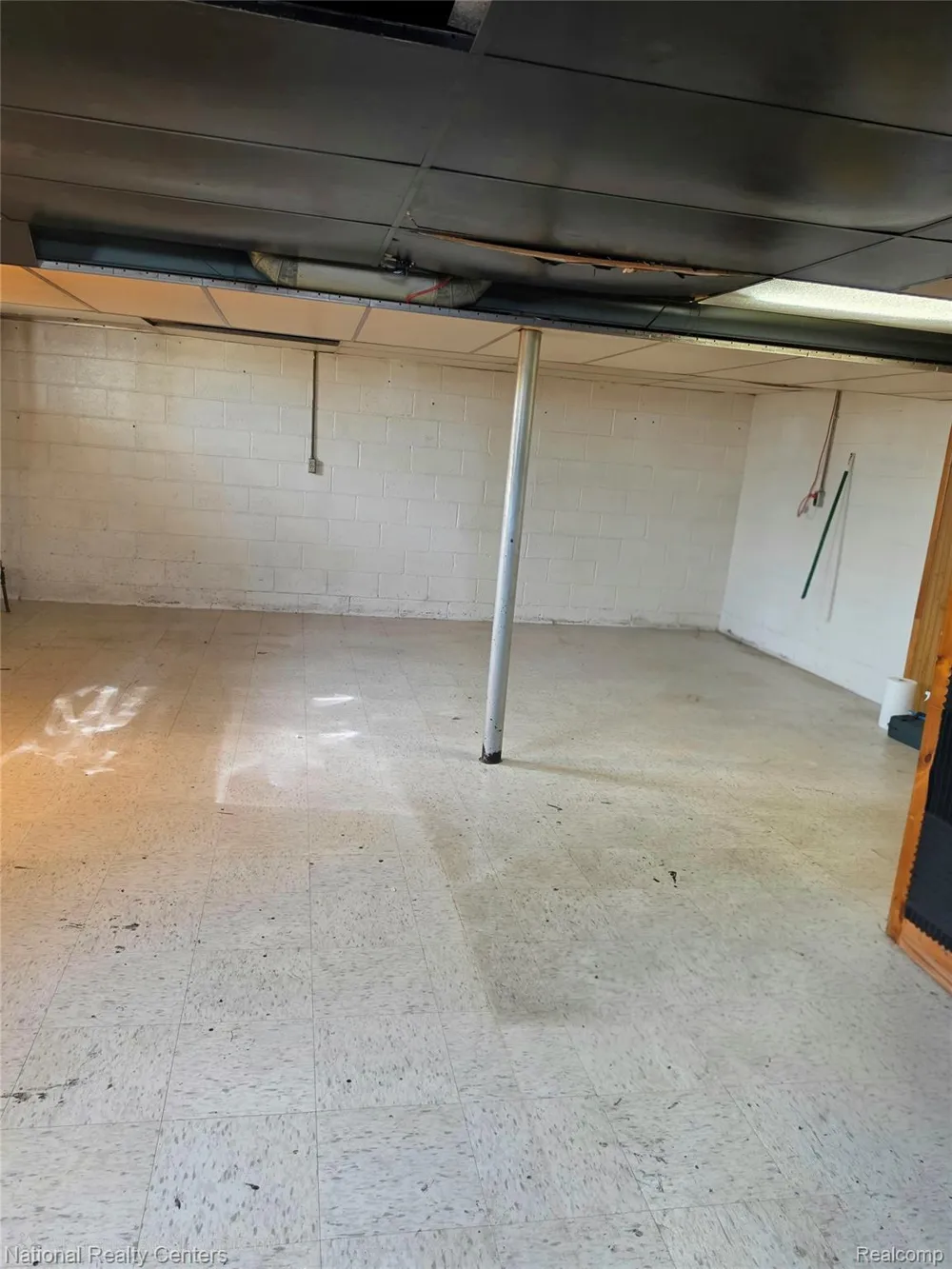 18131 Oak Avenue Eastpointe City, MI 48021
