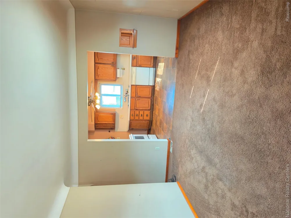 18131 Oak Avenue Eastpointe City, MI 48021