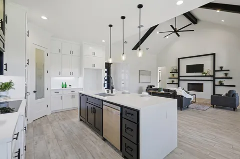 5009 Glenoaks Court