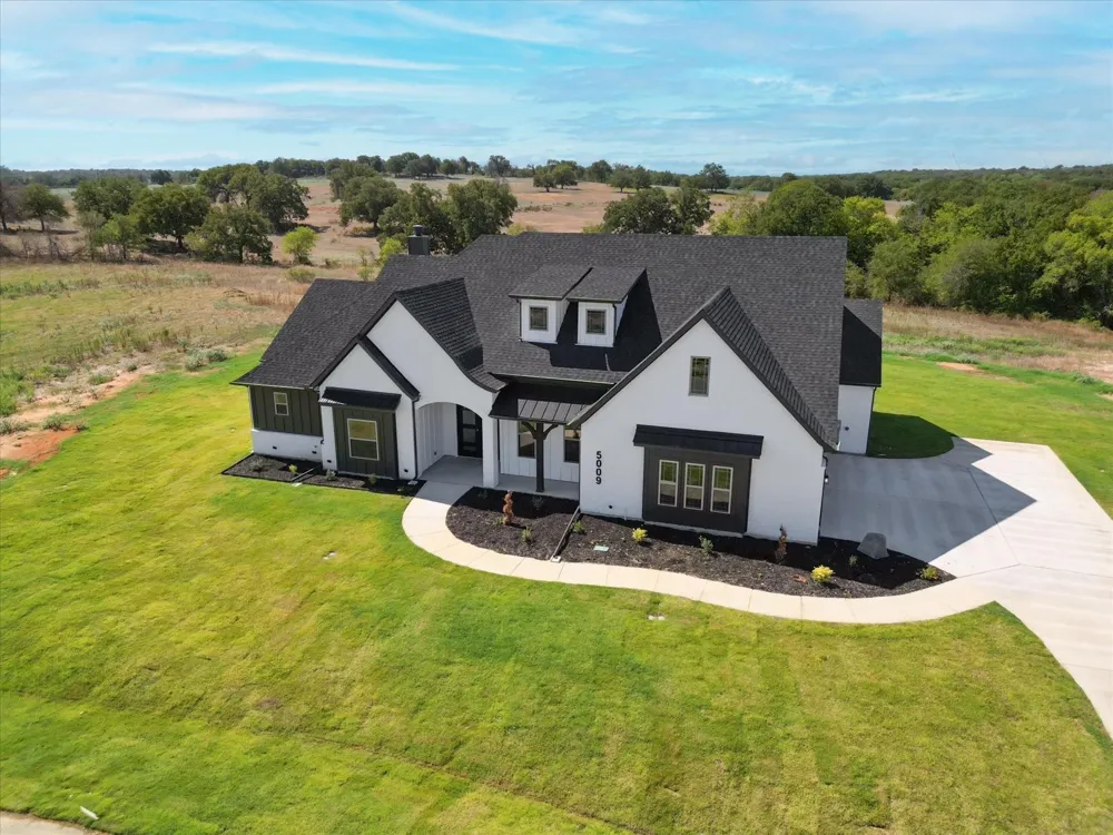 5009 Glenoaks Court Weatherford, TX 76088