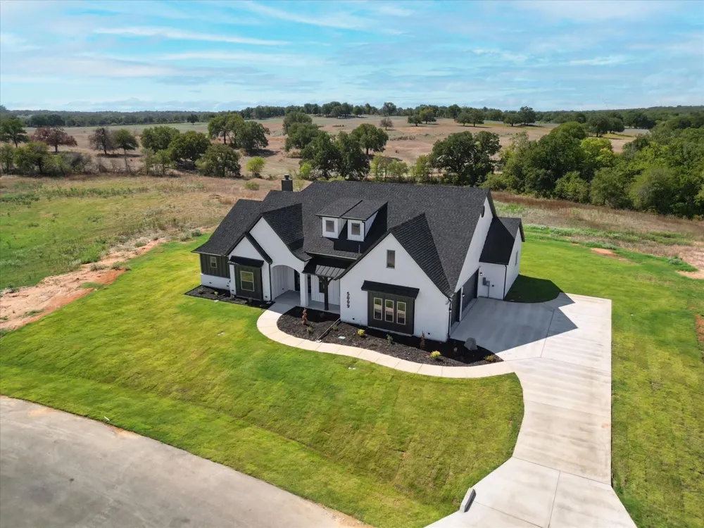 5009 Glenoaks Court Weatherford, TX 76088