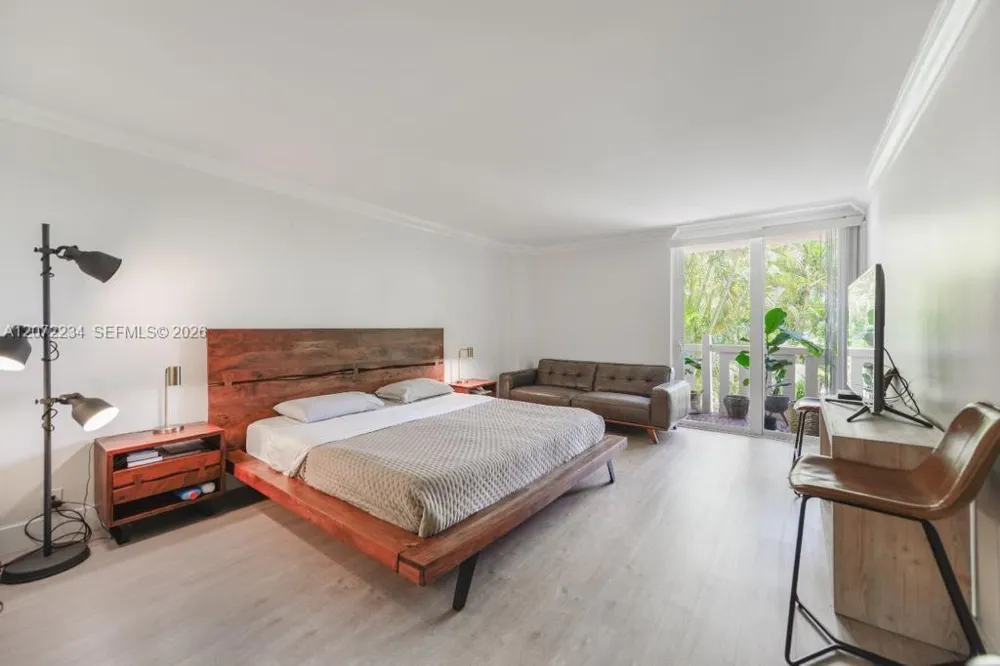 1121 Crandon Blvd #D206 Key Biscayne, FL 33149