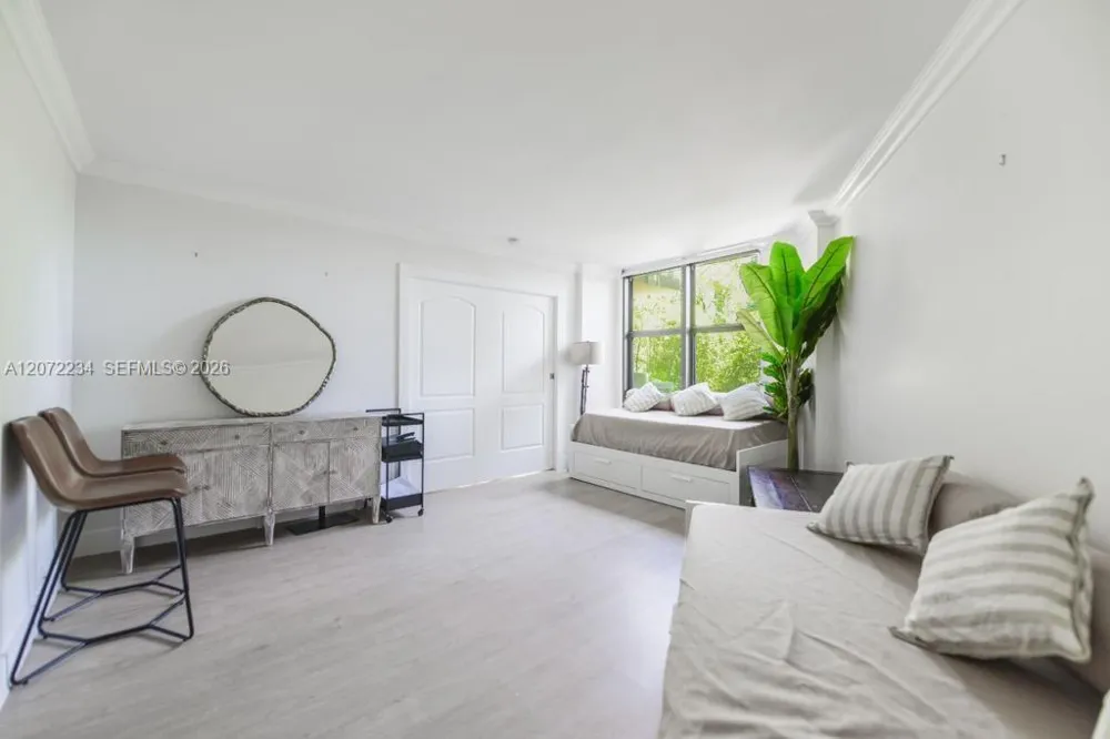 1121 Crandon Blvd #D206 Key Biscayne, FL 33149