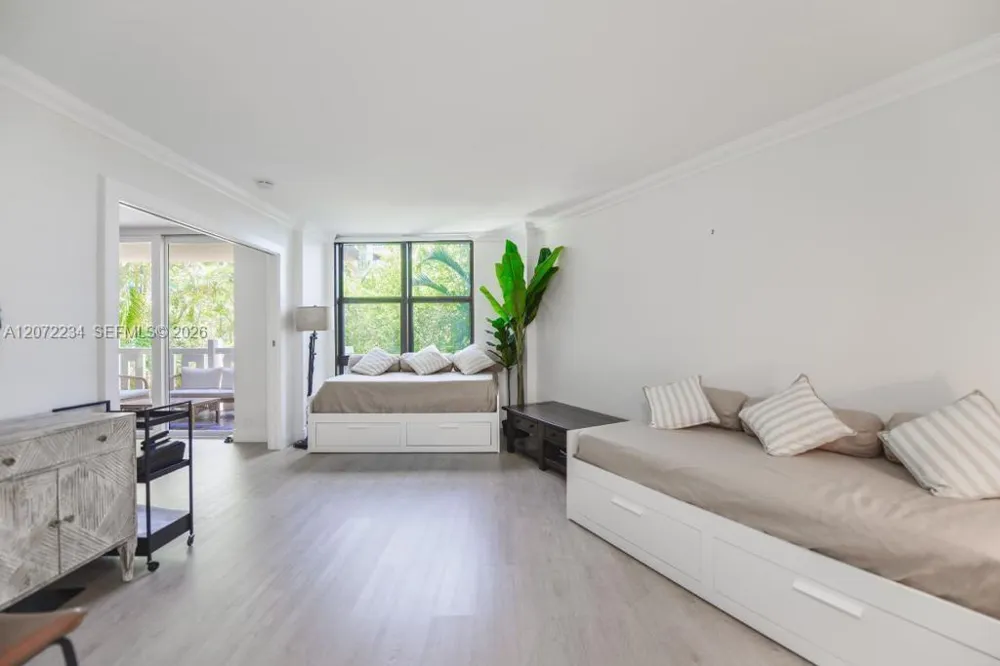 1121 Crandon Blvd #D206 Key Biscayne, FL 33149
