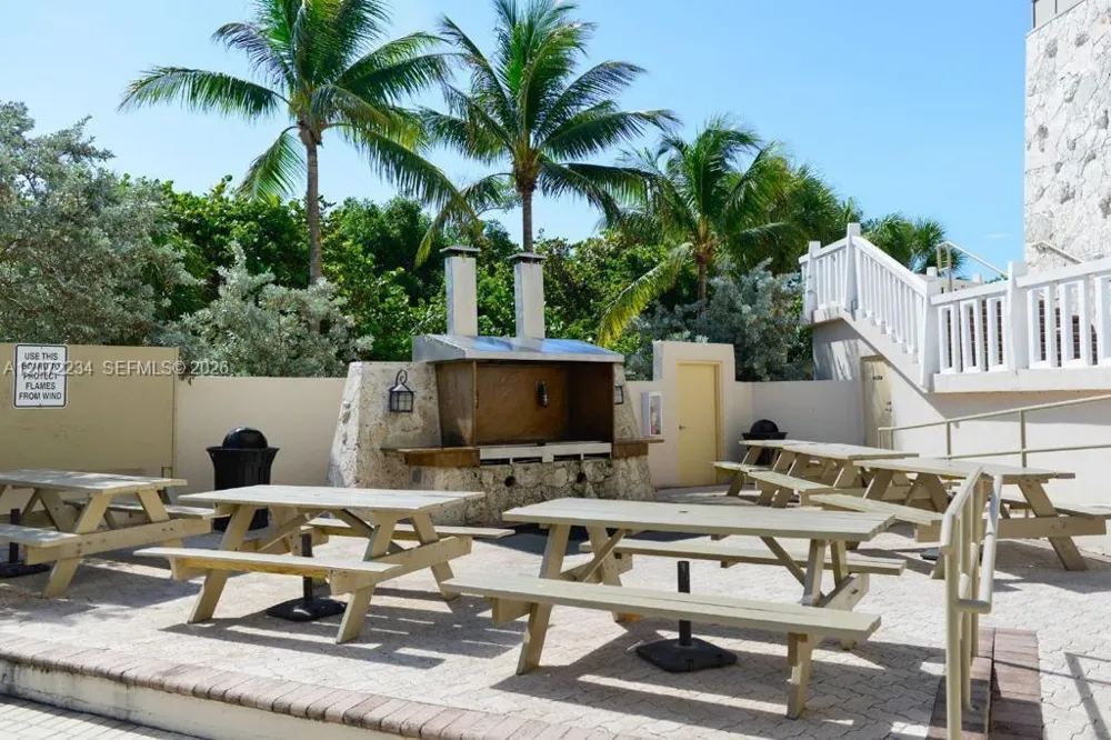 1121 Crandon Blvd #D206 Key Biscayne, FL 33149