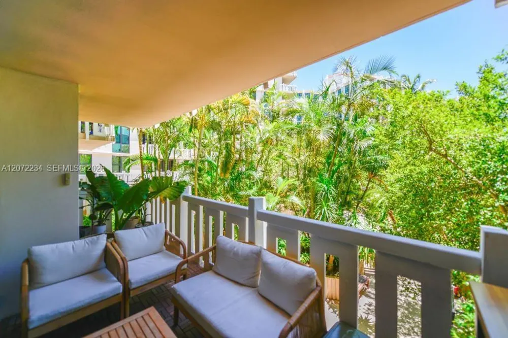 1121 Crandon Blvd #D206 Key Biscayne, FL 33149