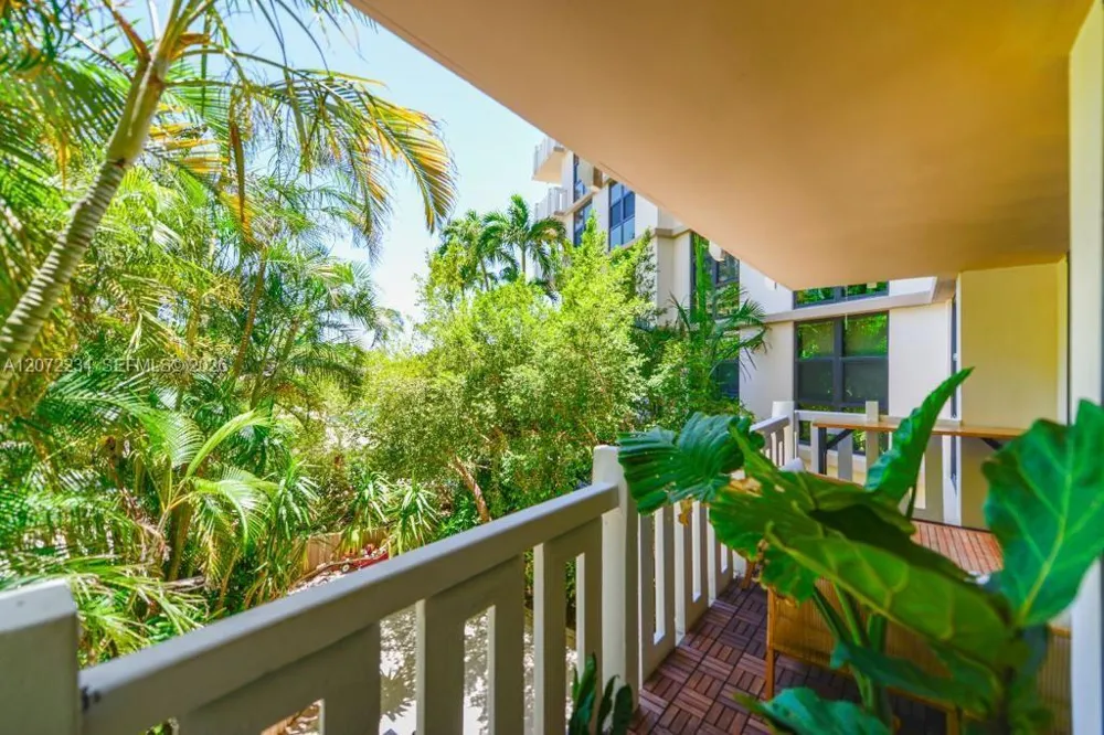 1121 Crandon Blvd #D206 Key Biscayne, FL 33149