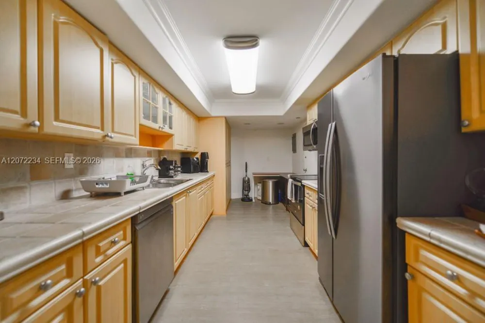 1121 Crandon Blvd #D206 Key Biscayne, FL 33149
