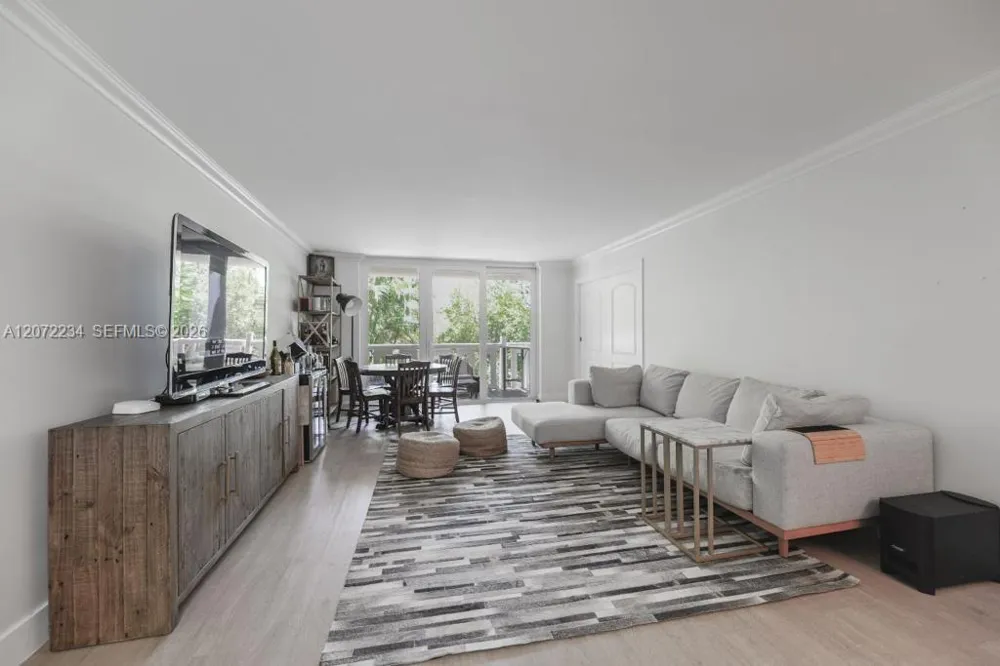 1121 Crandon Blvd #D206 Key Biscayne, FL 33149